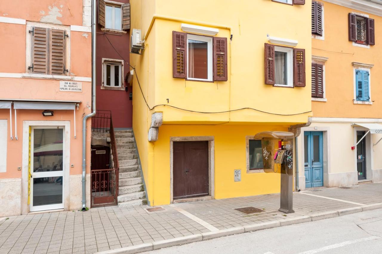 The Yellow House Apartments Rovinj Exterior photo